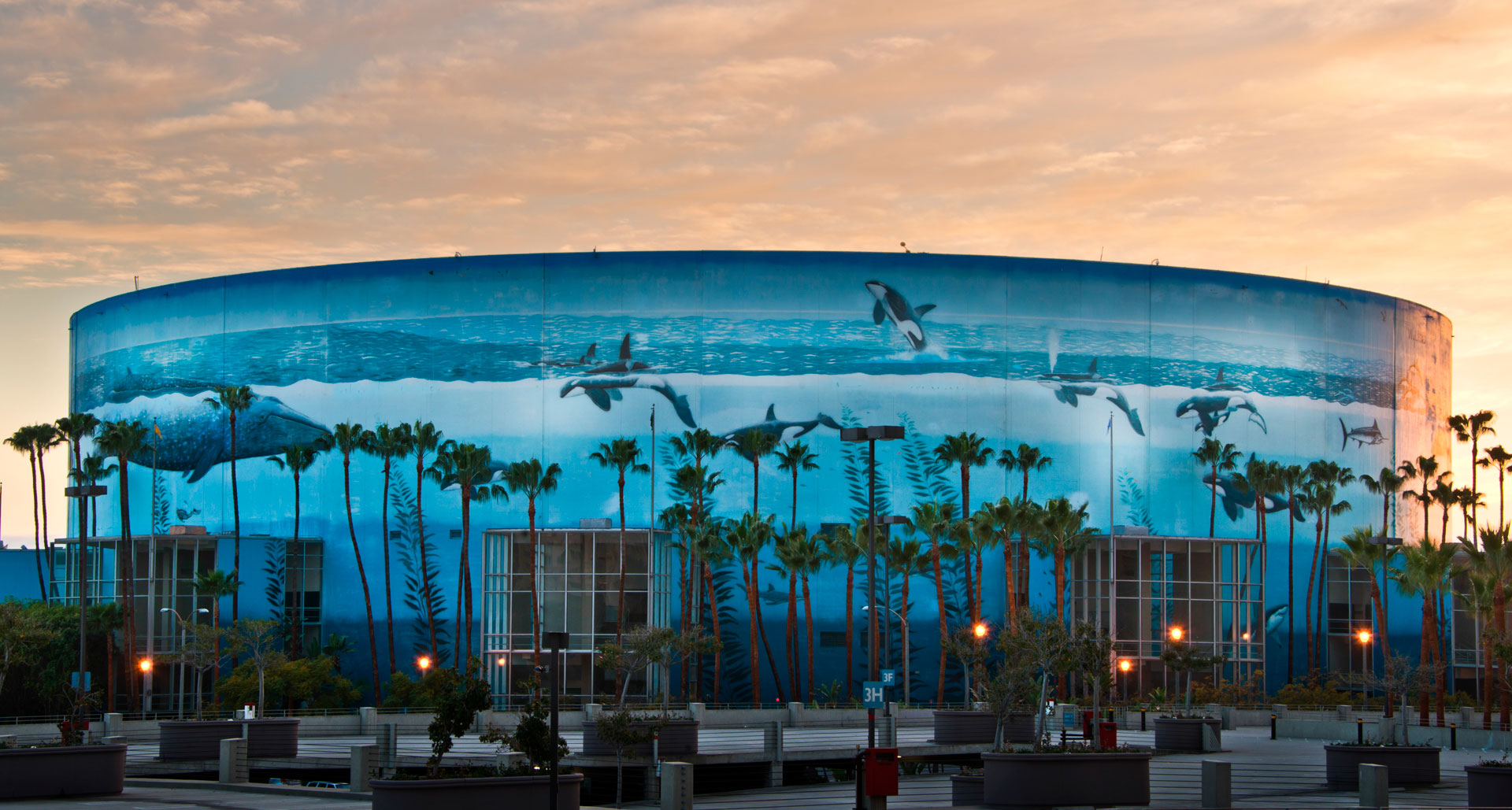 Income and Salaries for Long Beach 