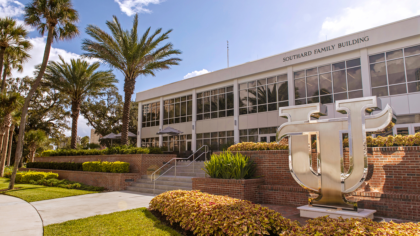 Income and Salaries for Tampa