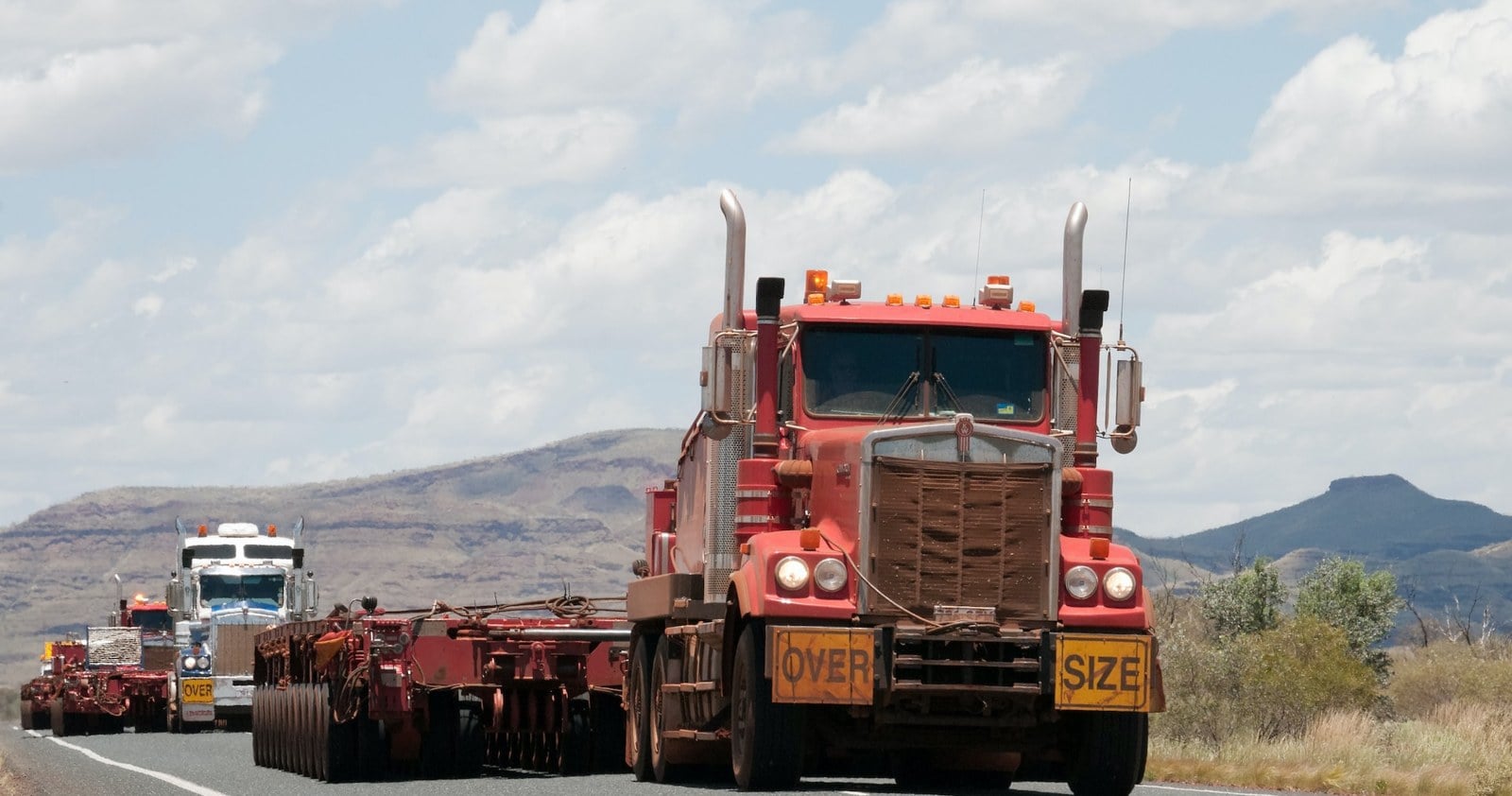 Oversize load transport truck (wide)
