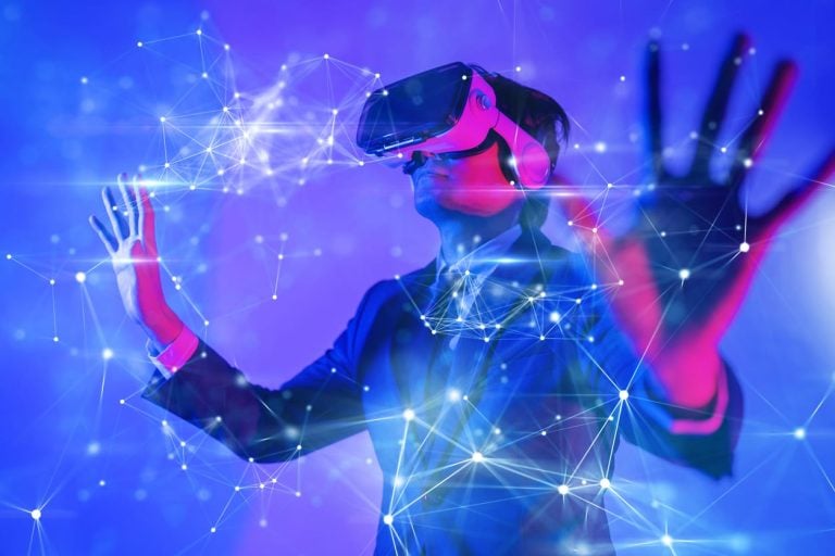 How Augmented Reality (AR) and Virtual Reality (VR) is Changing the Automobile Industry
