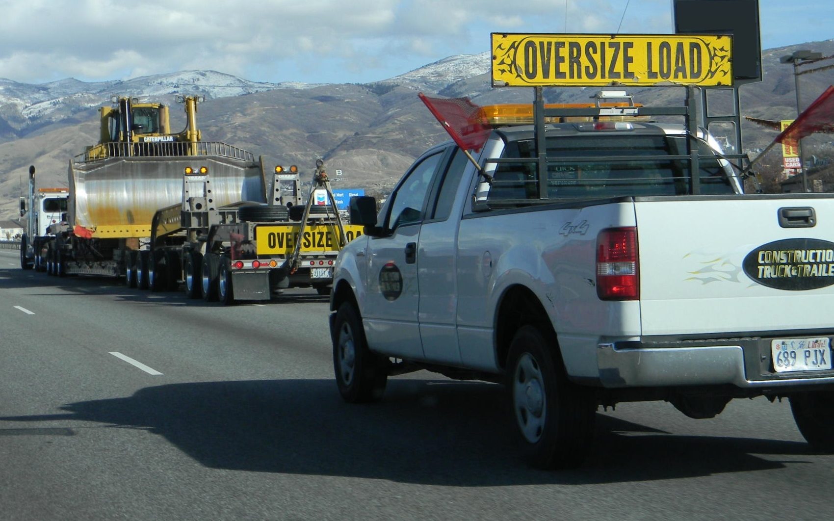 Do wide Loads Require Escort Vehicles?