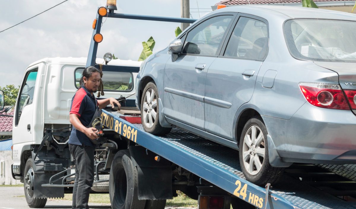What You Need To Know Before Hiring a Junk Car Removal Service