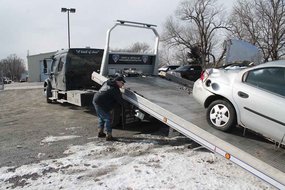 How to Hire a Car Removal Service for your Junk Car