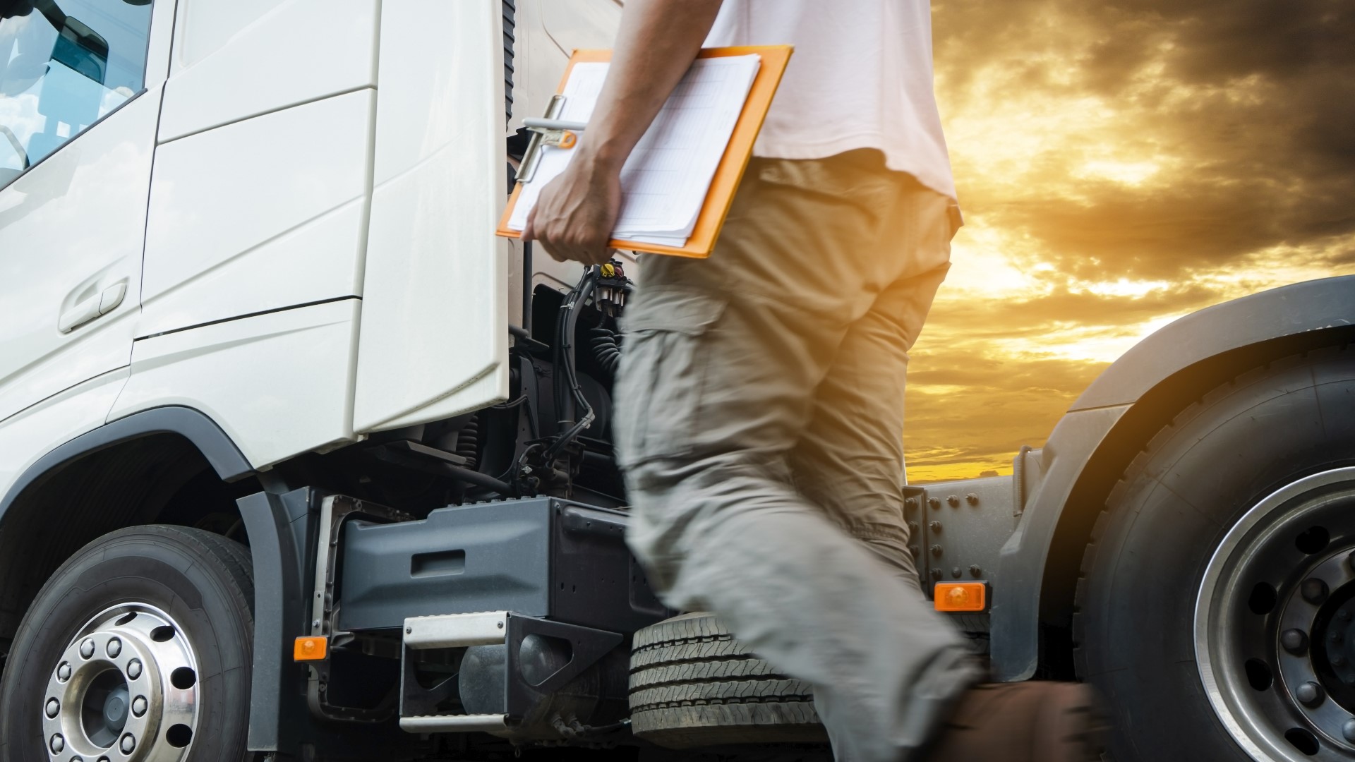 Some Ideal Behaviors You Can Display on the Roads to Prevent Truck Accidents