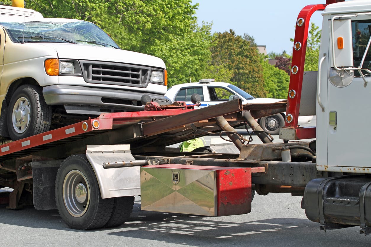What You Need To Know Before Hiring a Junk Car Removal Service