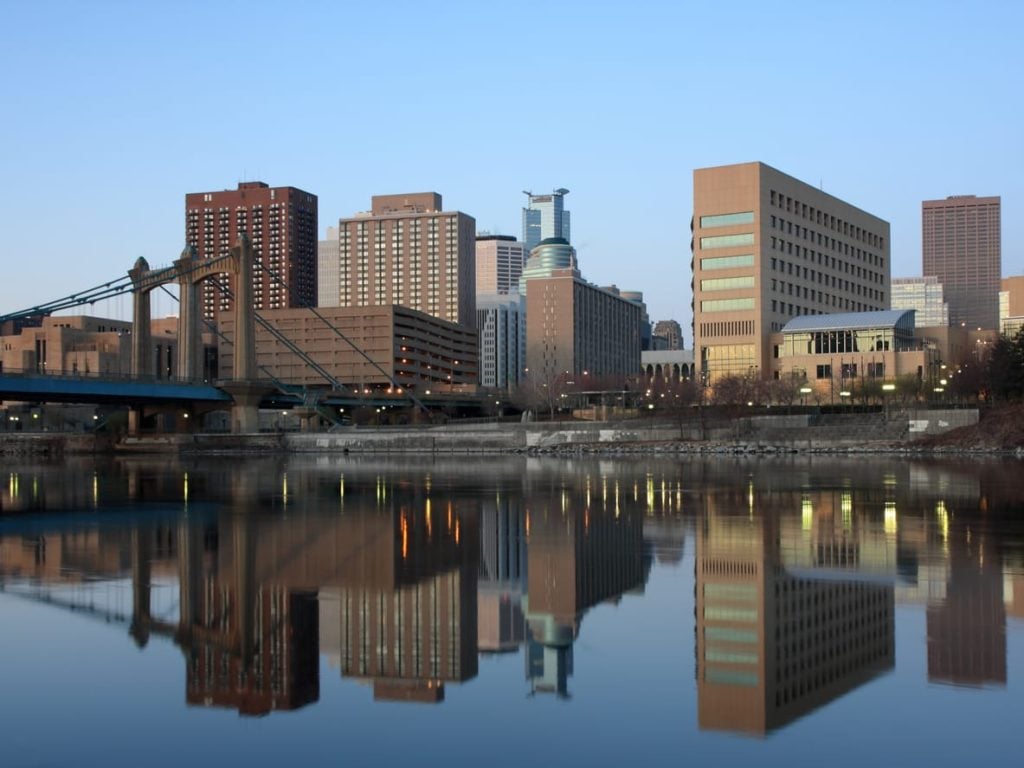 How to Ship a Car From Minneapolis, Minnesota to Chicago, Illinois