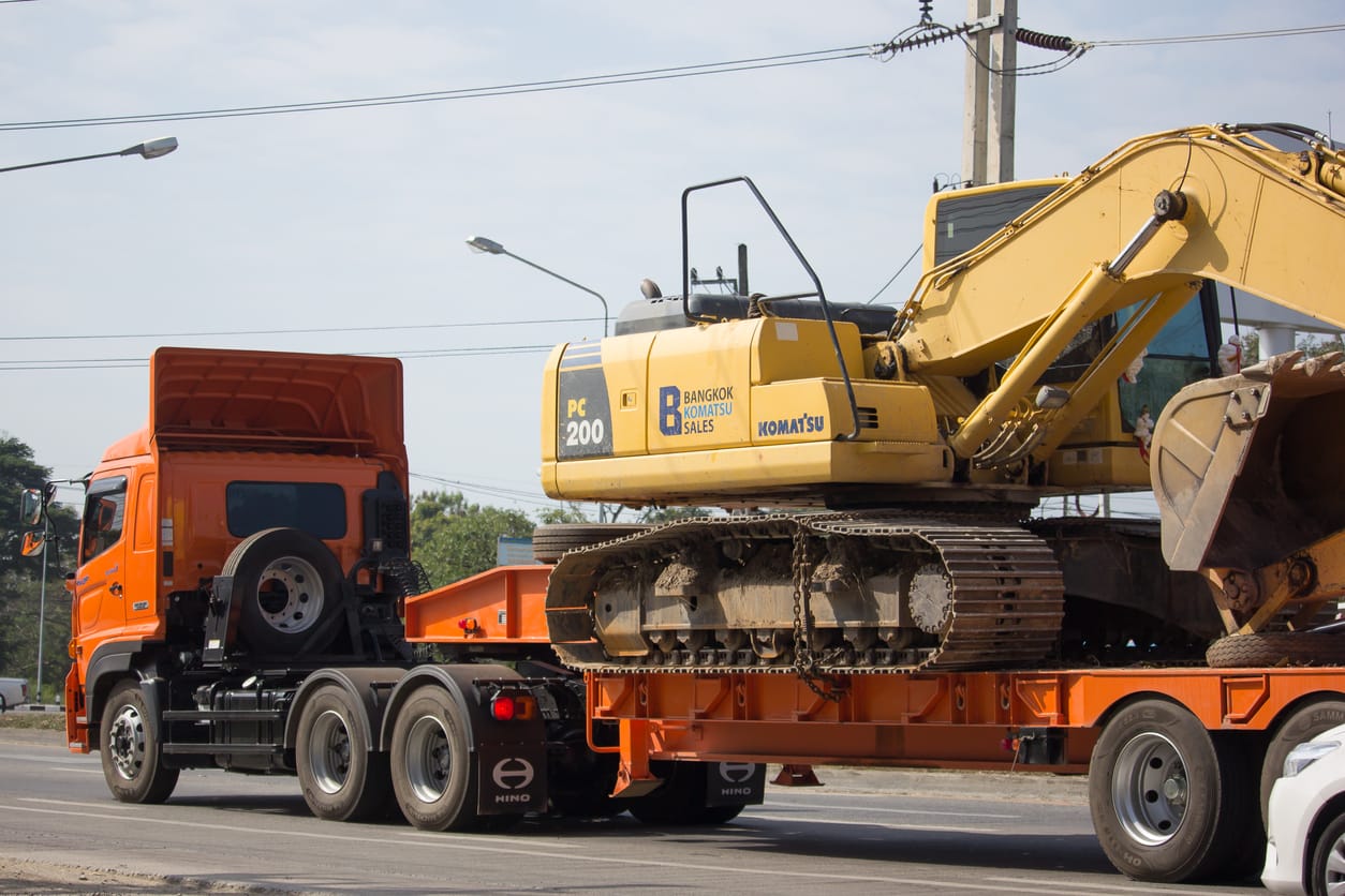 The Ins and Outs of Heavy Equipment Transport in California