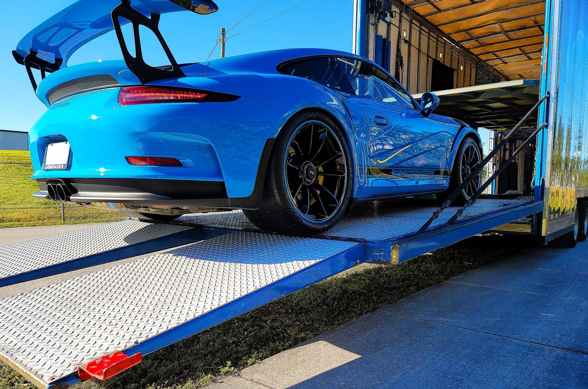 Types of Luxurious Cars That People Ship