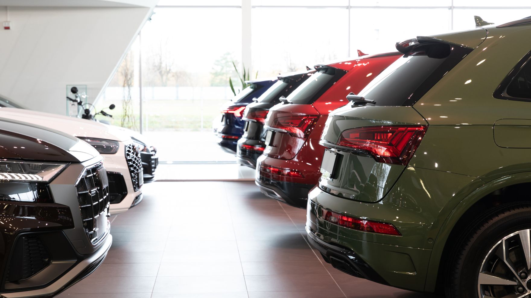 Factors to Consider When Choosing an Auto Dealership for Vehicle Shipping