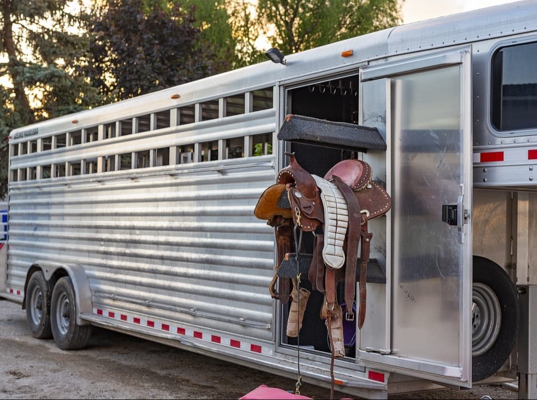 Horse Trailer Shipping