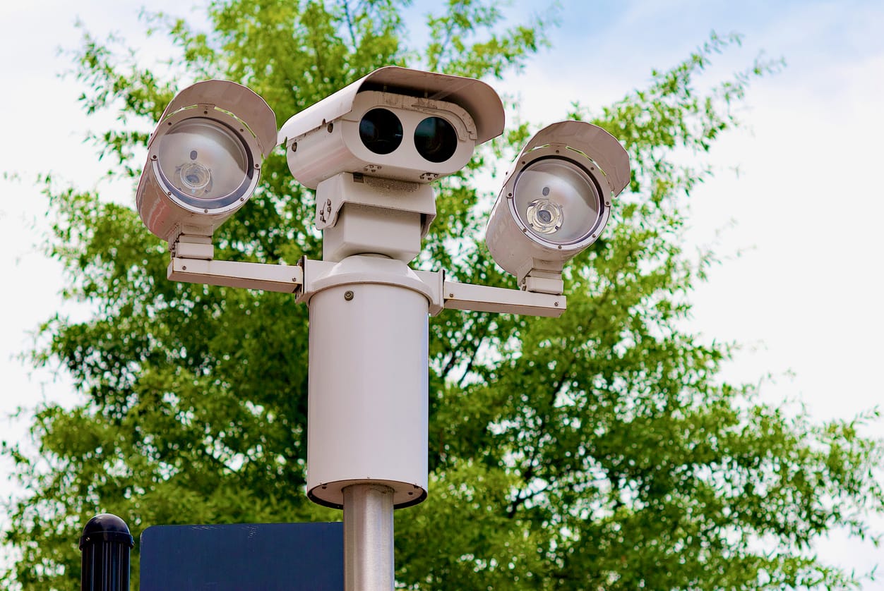 AI Cameras on Highways Will Spot Drivers Littering From Cars