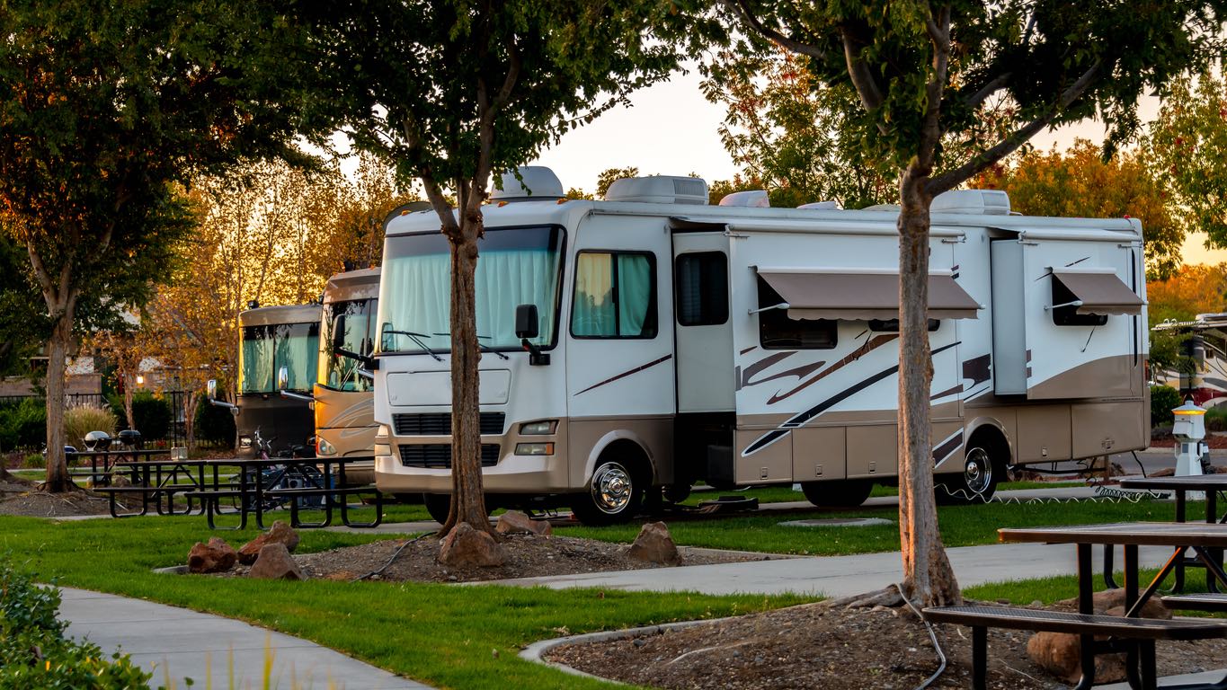 Safely Moving Oversized Vehicles: A Guide for Transporting RVs and Motorhomes