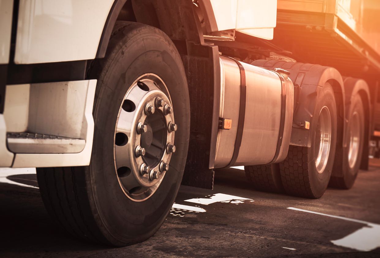 The Pulse of the Transport Industry: Trucks, Trailers, and Tonnage Insights