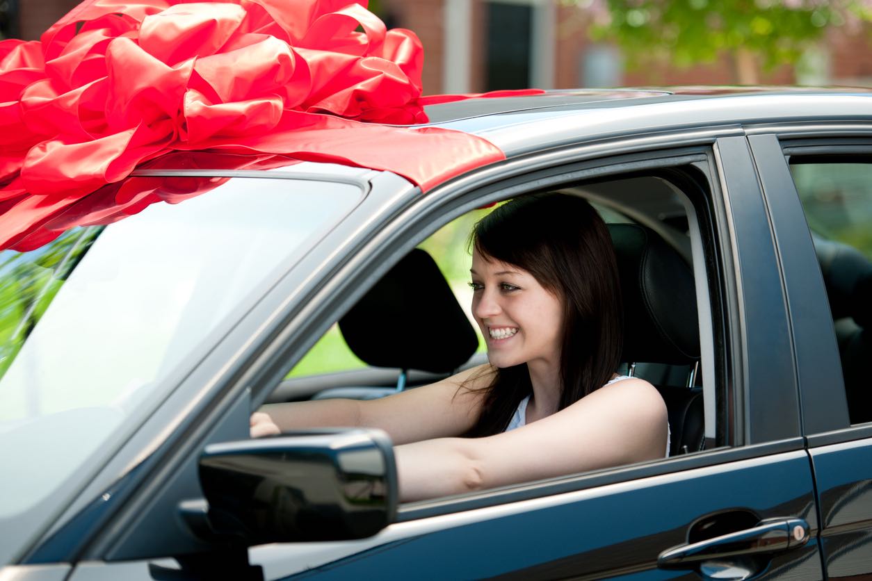 The Comprehensive Guide to Gifting a Car to a Family Member in the U.S.
