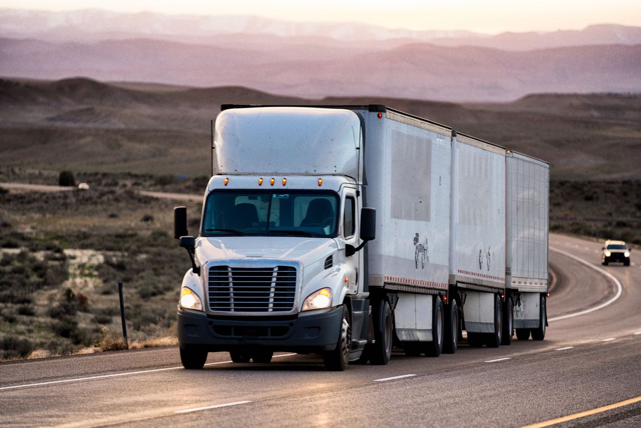 Navigating Economic Storms: Insights into U.S. Trucking Concerns & Priorities
