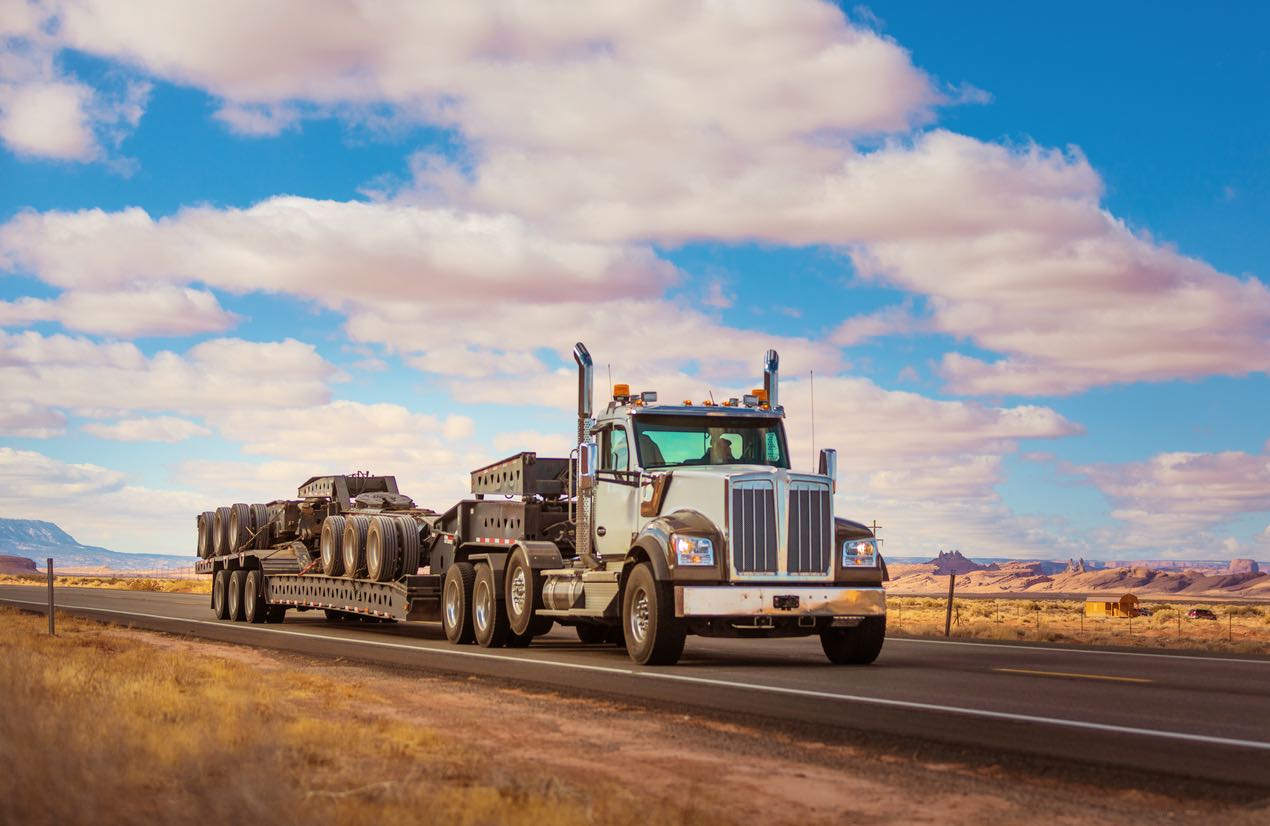 Mastering Freight Choices: Unpacking the Large and Small Straight Truck Debate