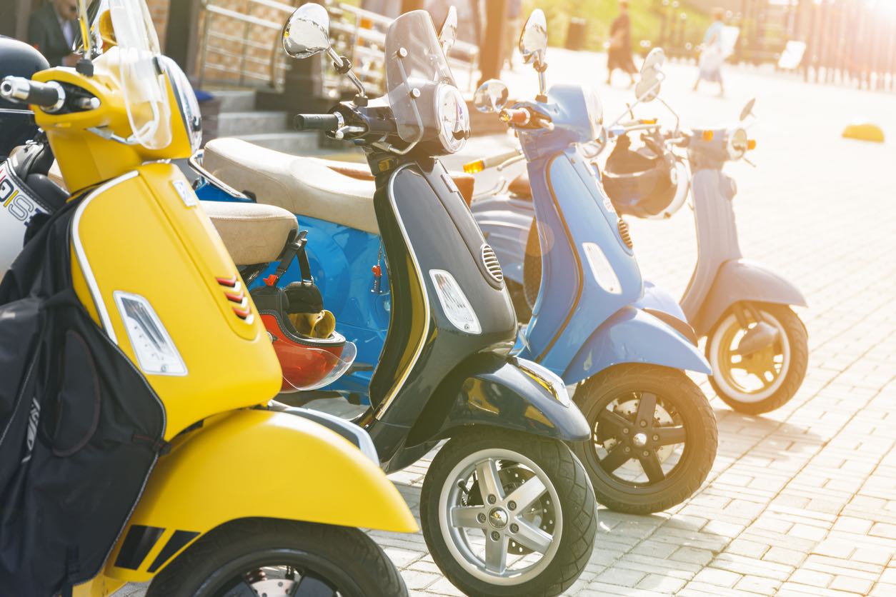 Moped Economics: Cost Benefits of Scooters Over Cars in the U.S.