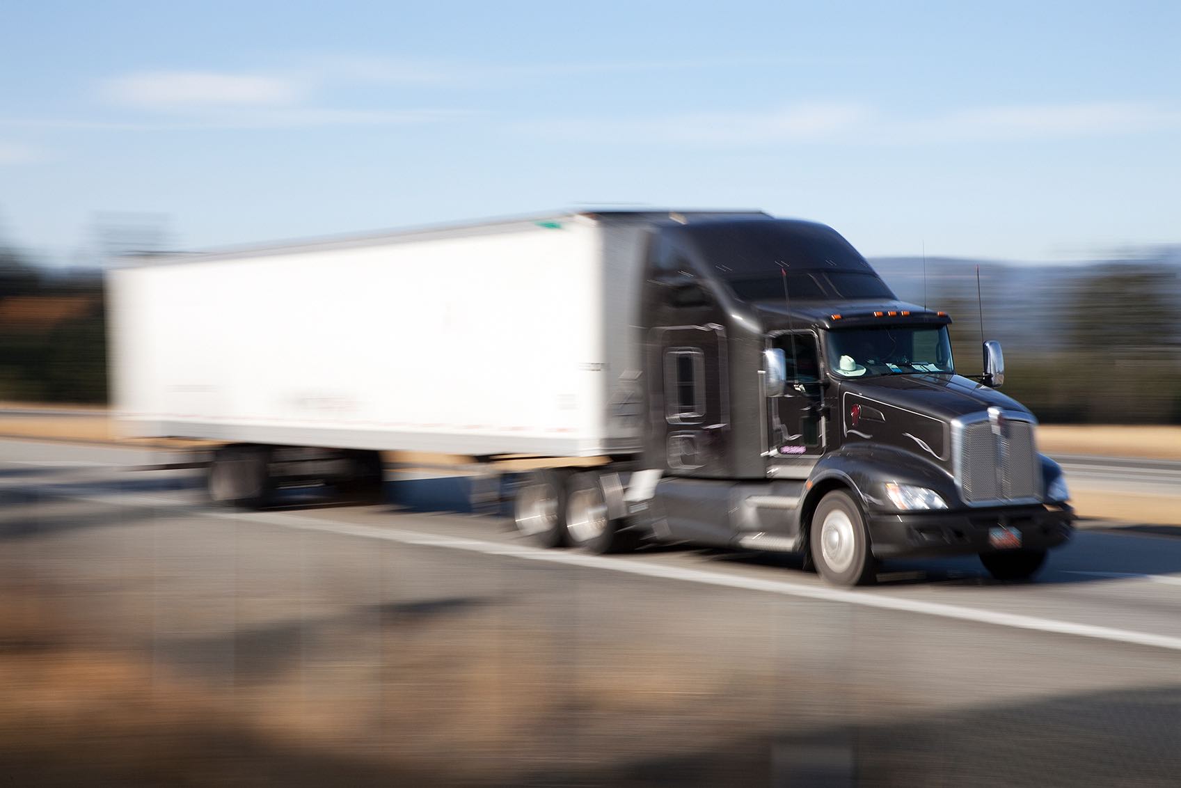 U.S. Trucking: Declining Spot Market Rates & Outlook