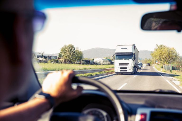 2023 Trucking Trends: Economic Downturn & Industry Challenges