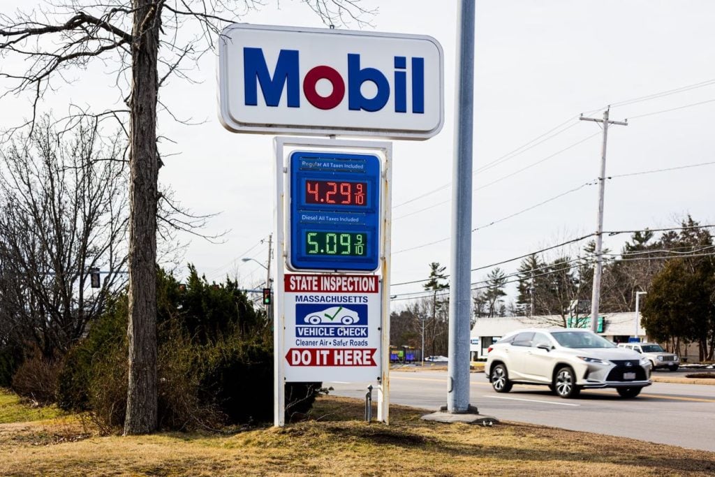 Combatting Fuel Fraud: Strategies to Reduce Impact and Costs in American Trucking