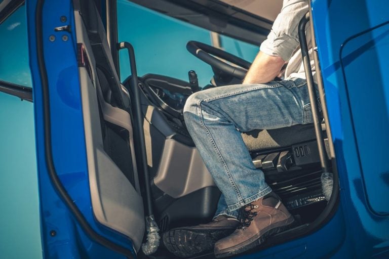 Standardizing Airbags in Class 8 Trucks for Enhanced Safety