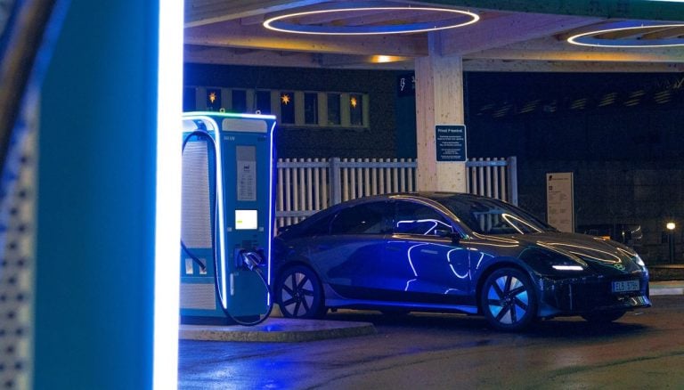 Starbucks and Mercedes-Benz Launch Fast EV Charging Network