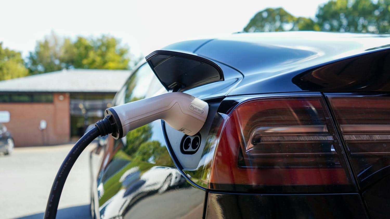 Understanding Electric Vehicle Shipping Costs: How Vehicle Condition and Modifications Affect Pricing