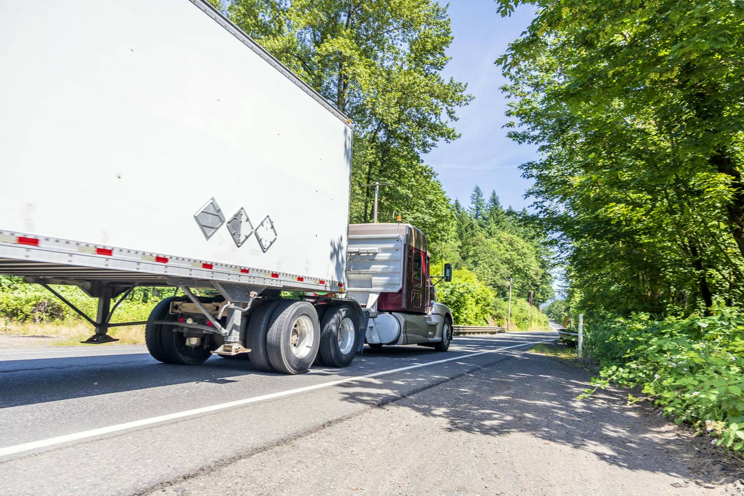How Do Vehicle Types Affect the Choice of Shipping Method?