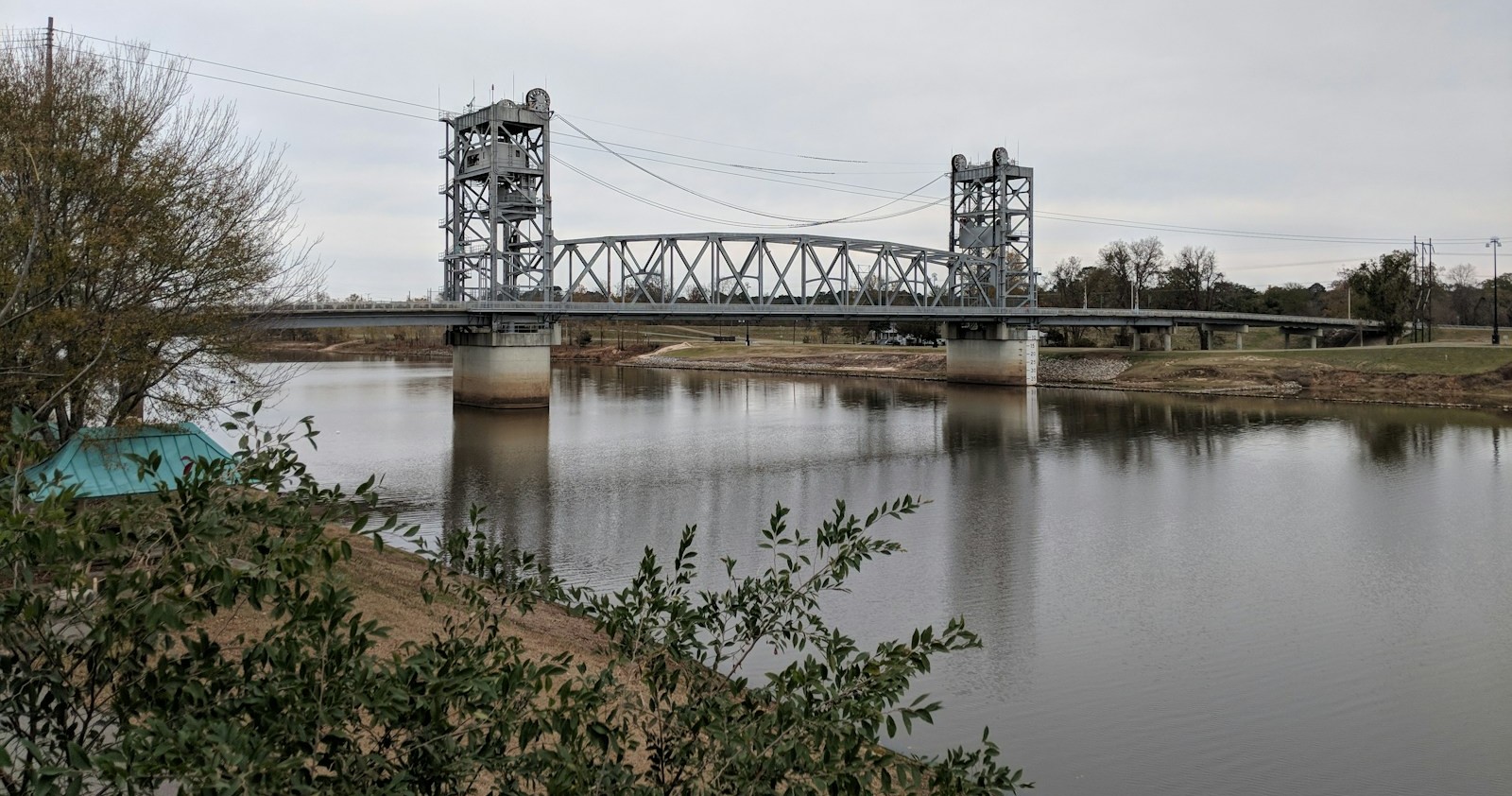 The Jackson Street lift bridge over the Red River at Alexandria, Louisiana