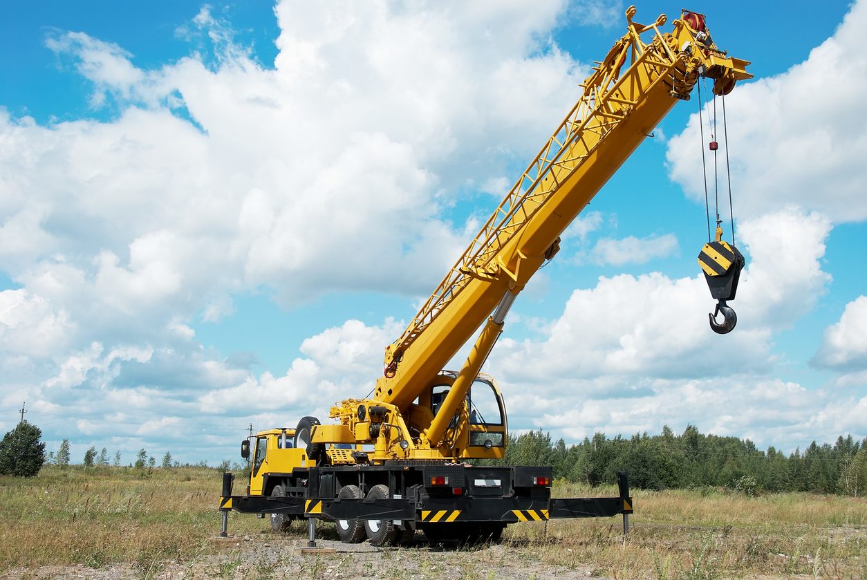 Mobile crane with its boom extended on outriggers