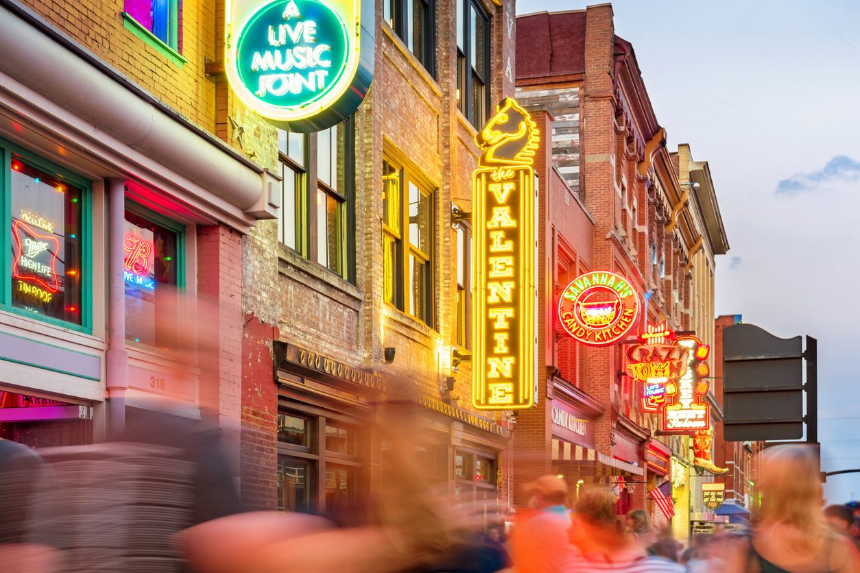 Live music venues on Broadway in downtown Nashville