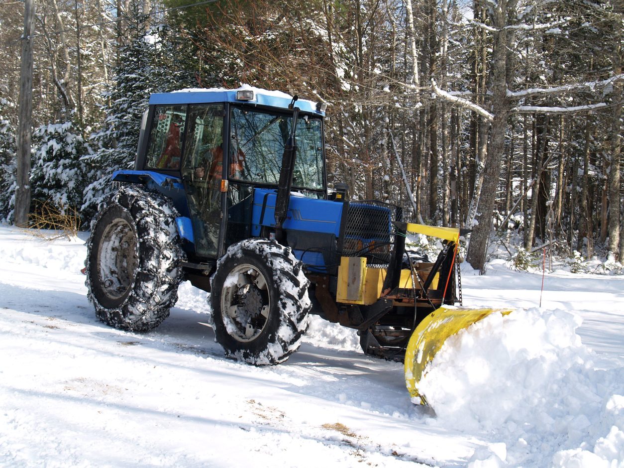 Tractor fitted with a front snow plow blade